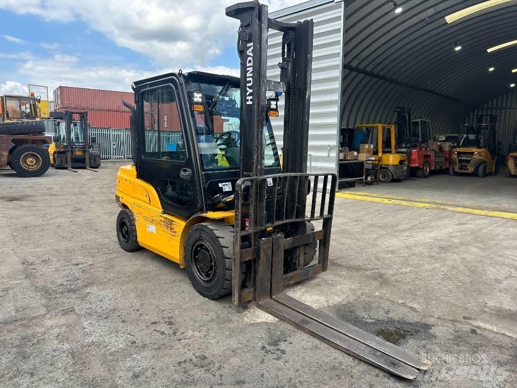 Hyundai 40D-9F Diesel trucks