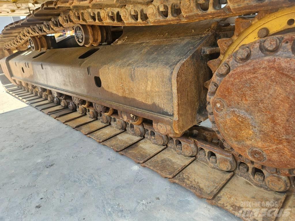 CAT 330 Crawler excavators