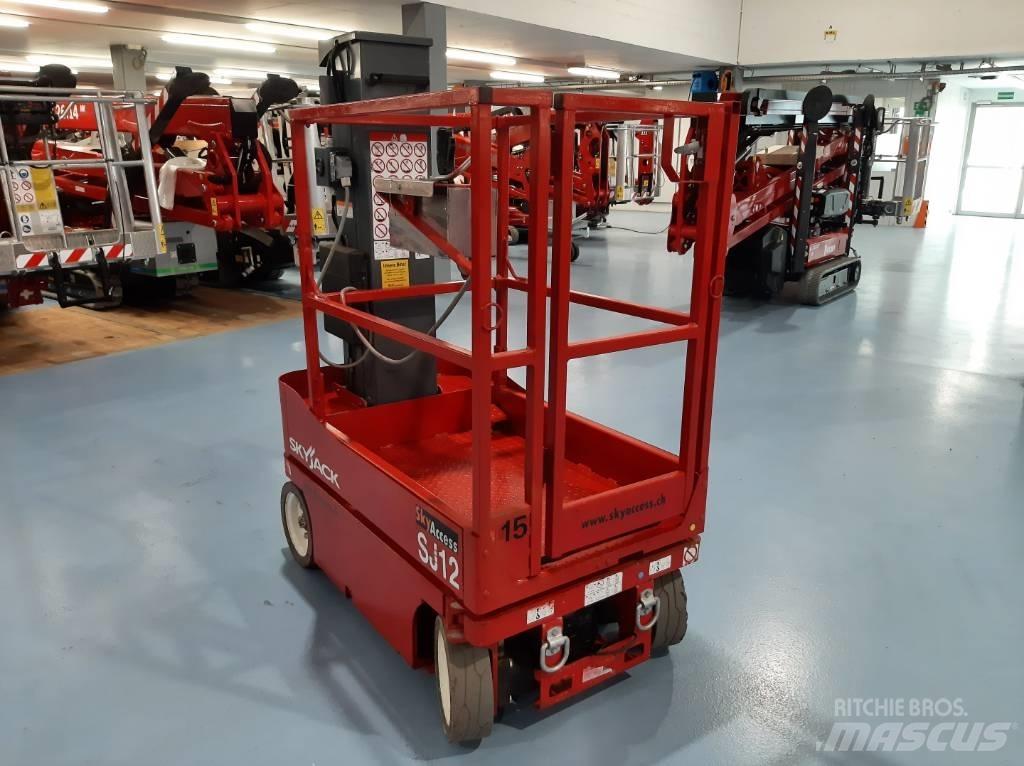 SkyJack SJ 12 Vertical mast lifts