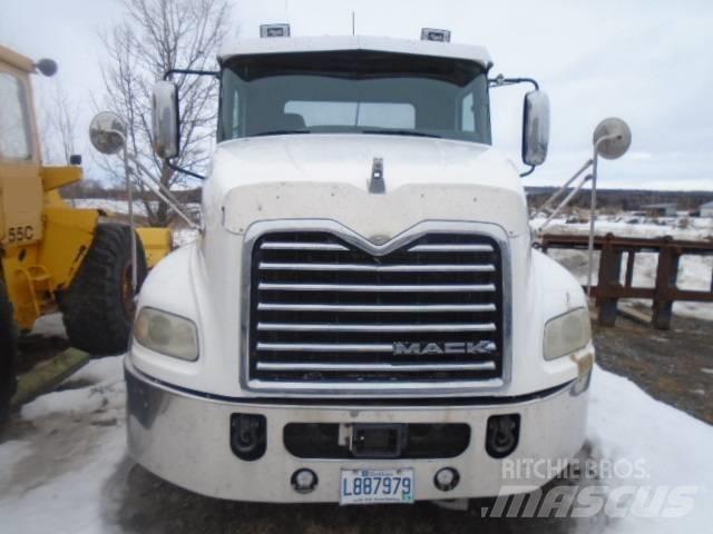 Mack CXU 613 Tractor Units