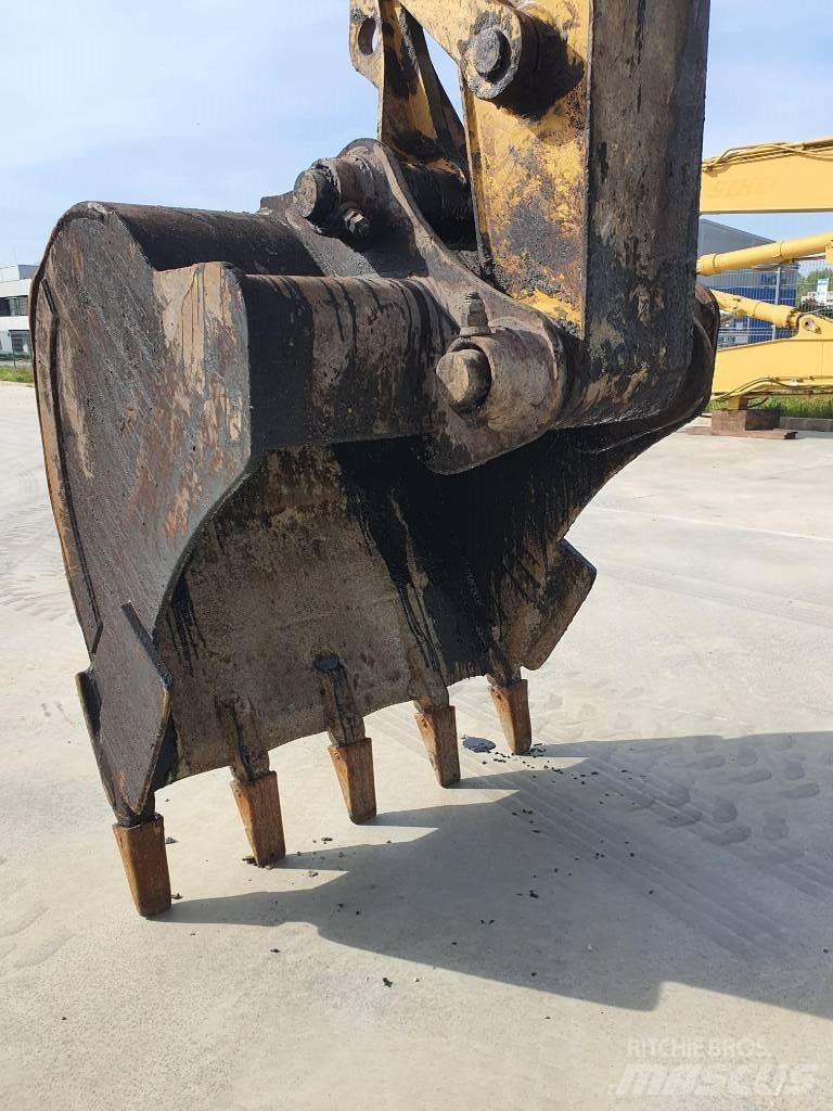 CAT M 318 Wheeled excavators