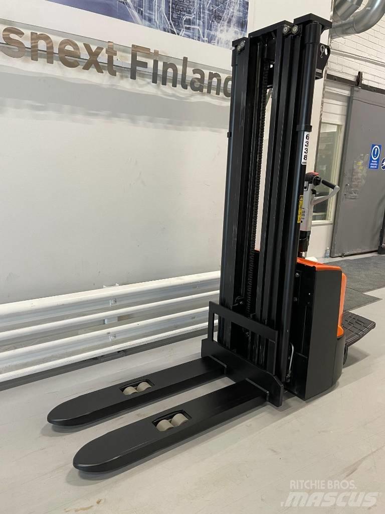 Rocla SPE12 Self propelled stackers