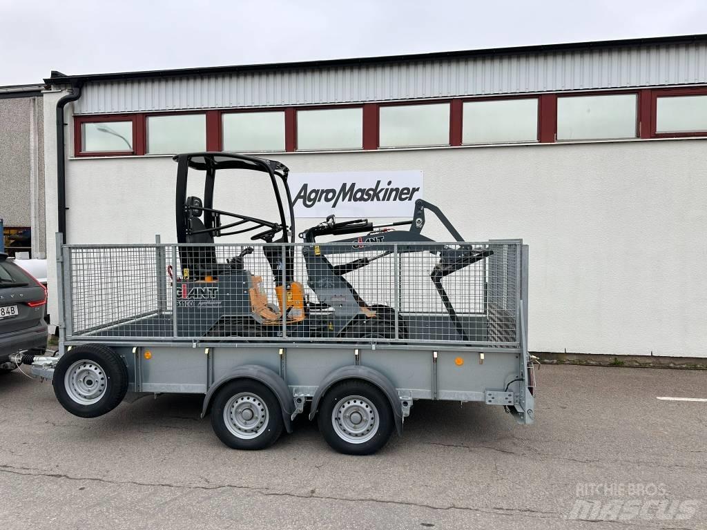 GiANT G1100 Multi purpose loaders