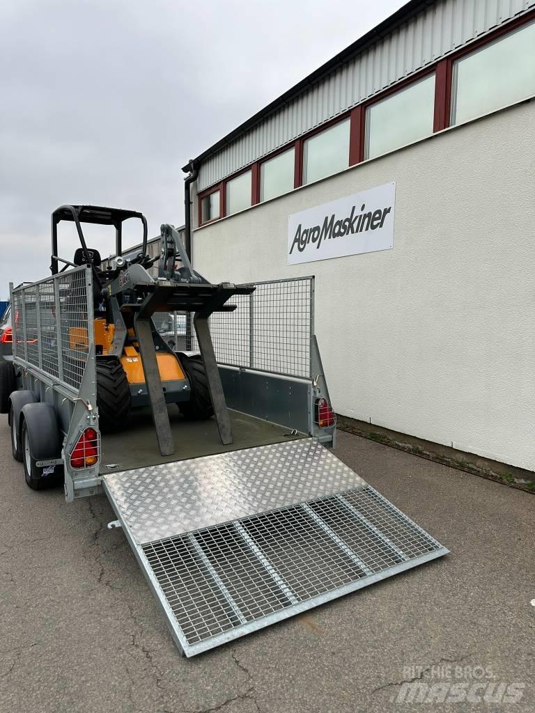GiANT G1100 Multi purpose loaders