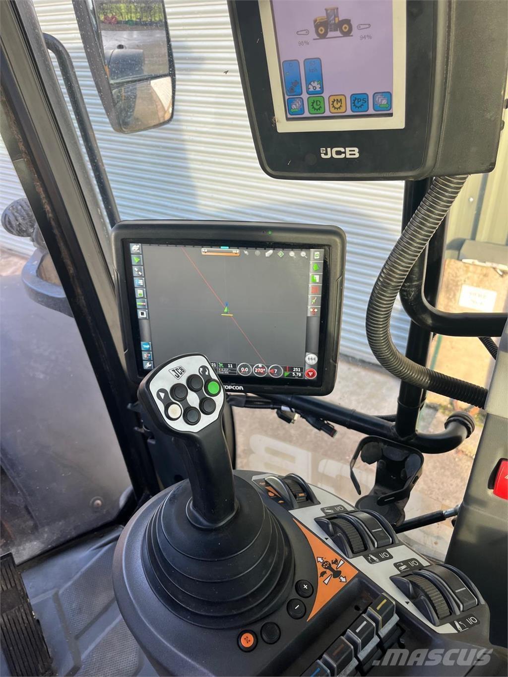 JCB Fastrac 4220 Tractors