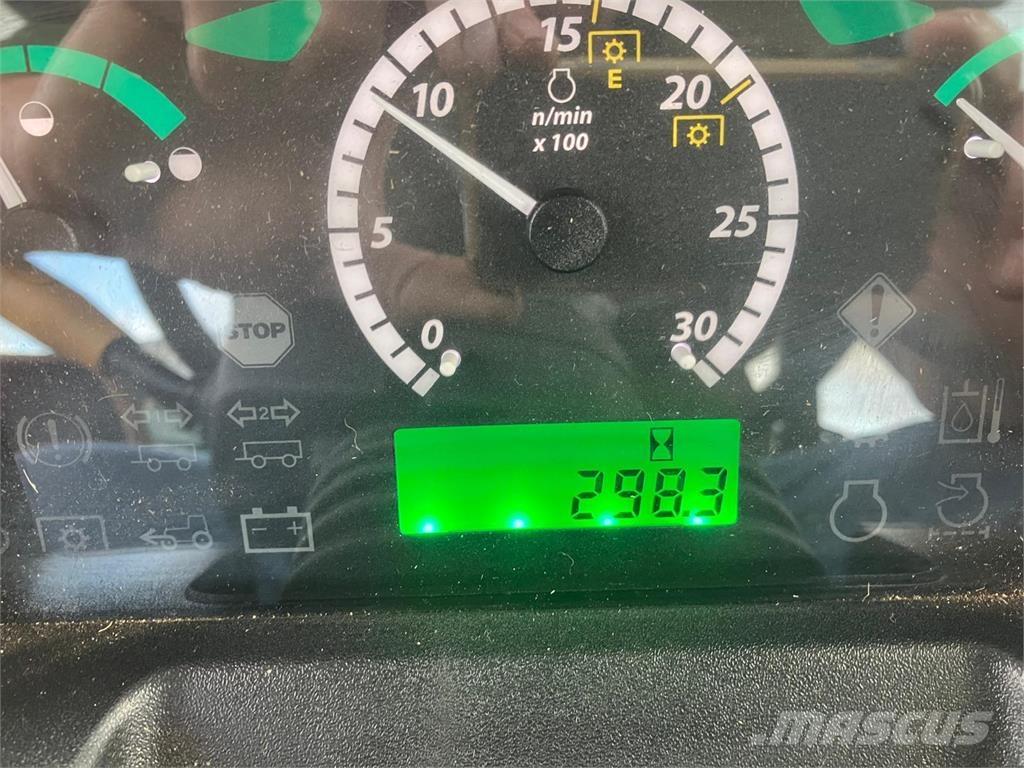 John Deere 5075E Tractors