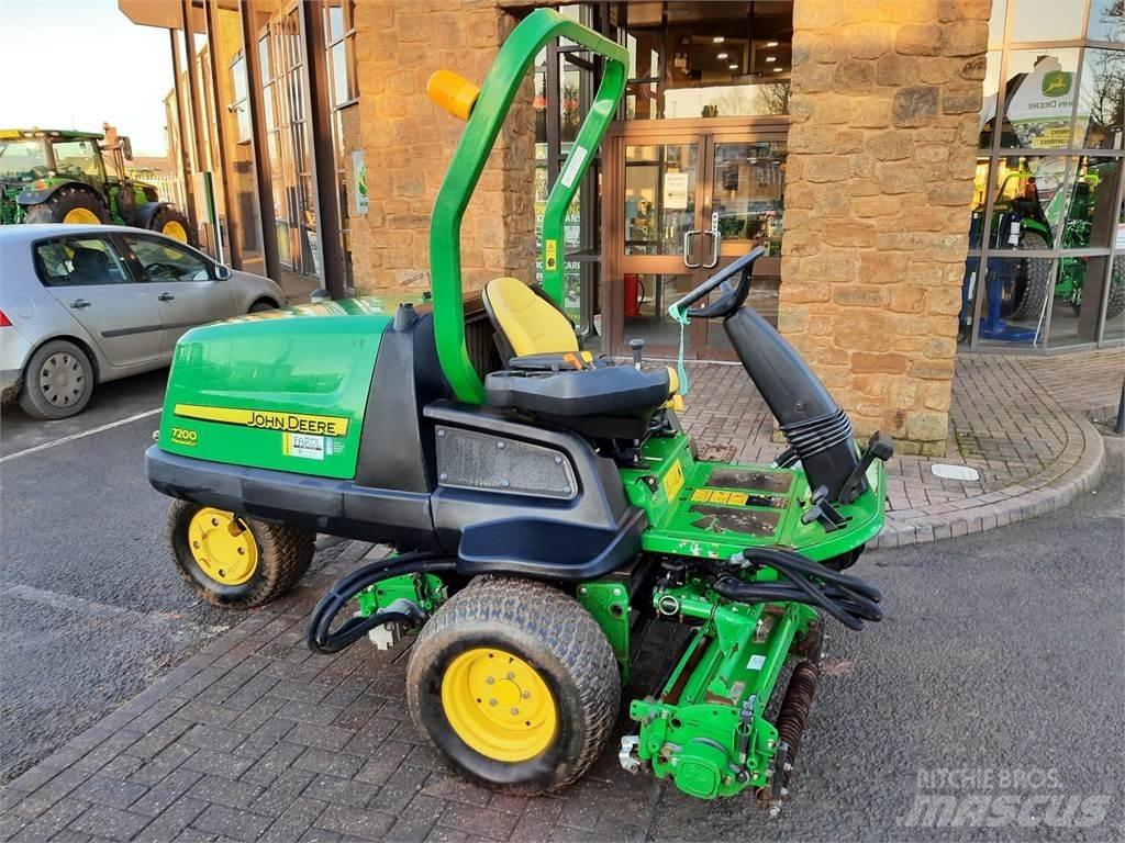 John Deere 7200 Walk-behind mowers