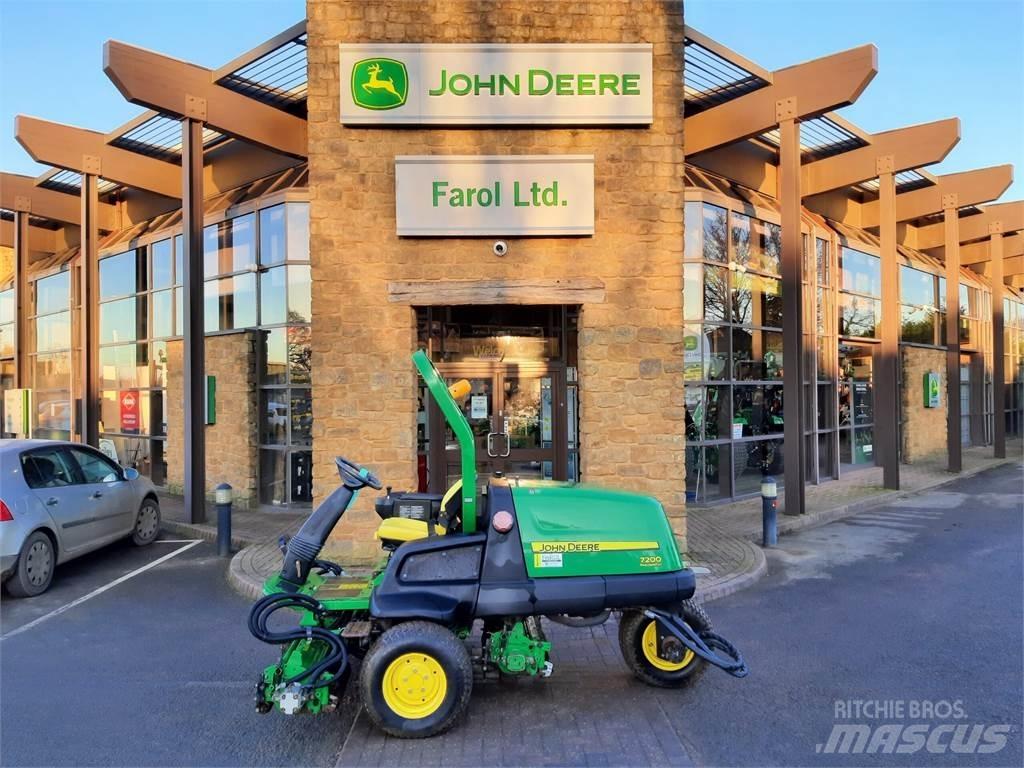 John Deere 7200 Walk-behind mowers