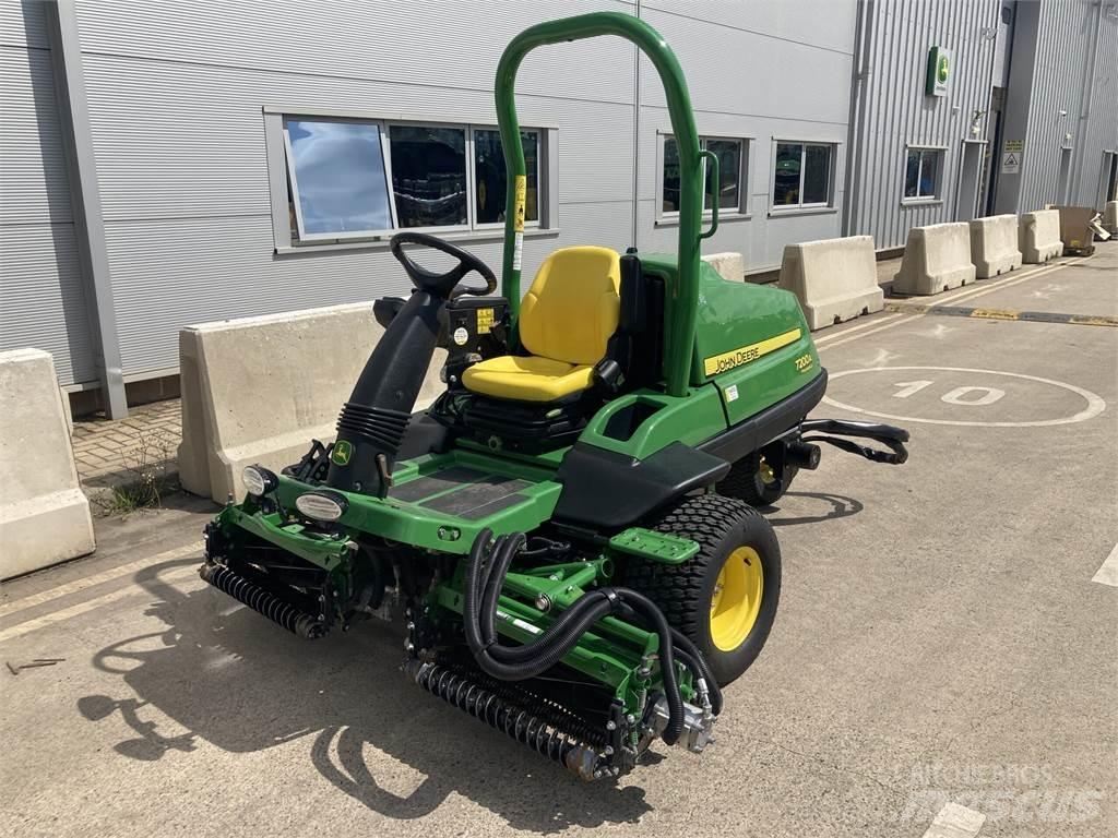 John Deere 7200A Walk-behind mowers