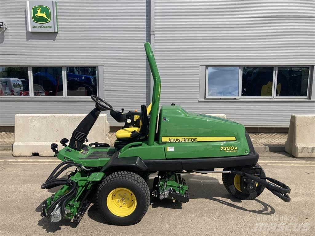 John Deere 7200A Walk-behind mowers