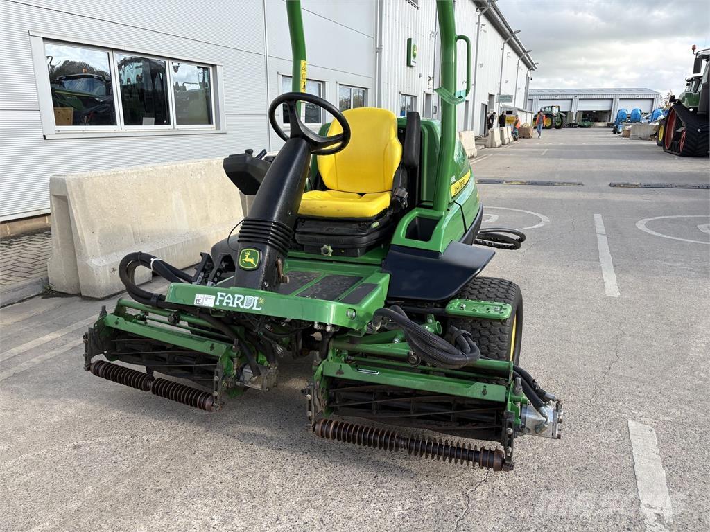 John Deere 7200A Walk-behind mowers