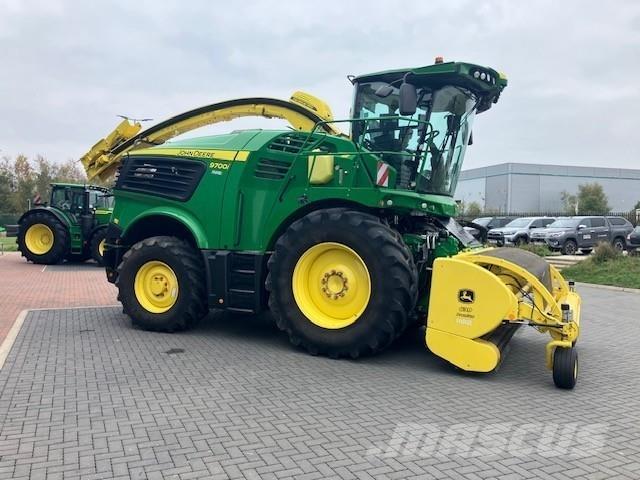 John Deere 9700i Combine harvesters
