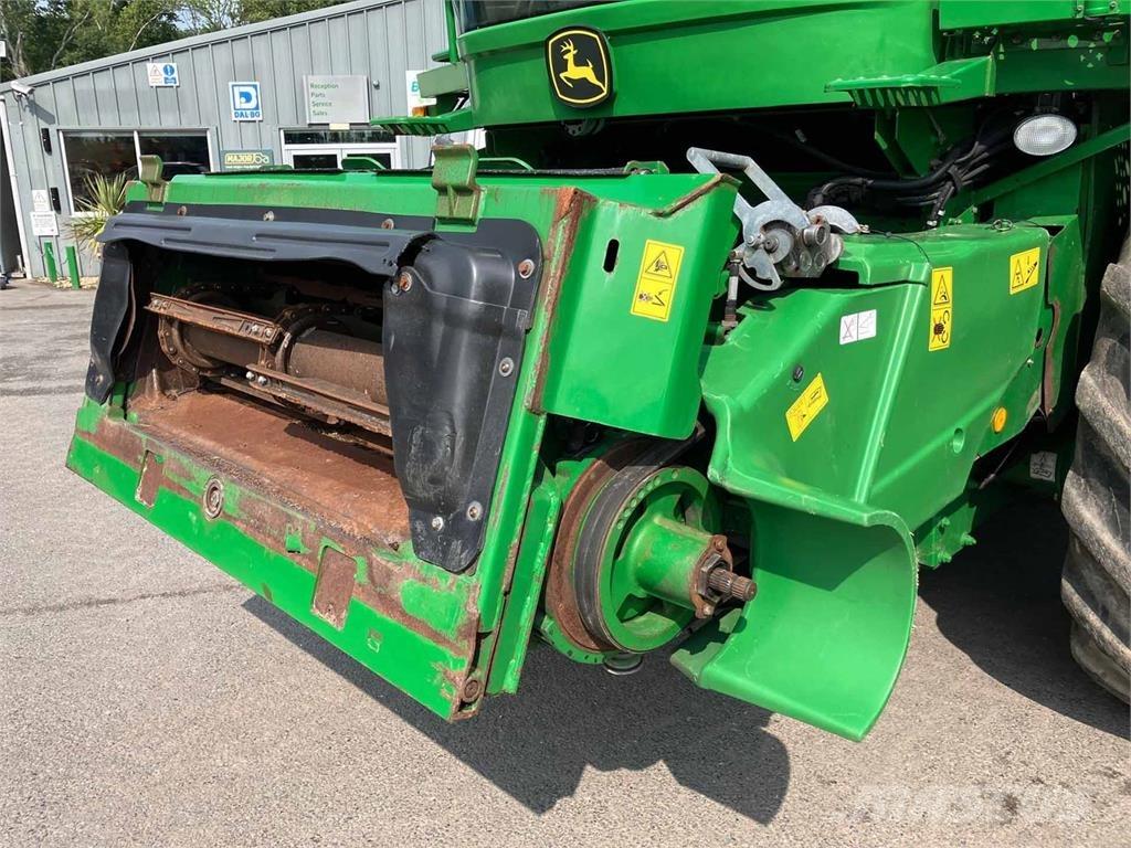 John Deere S690i HM Combine harvesters