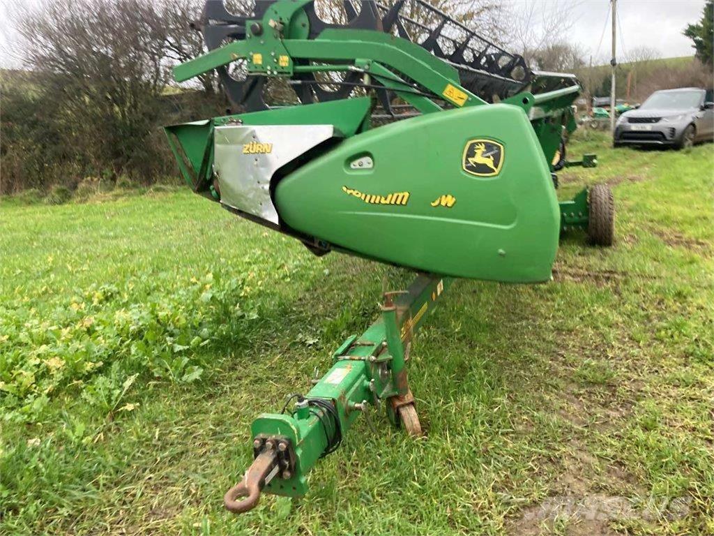 John Deere S690i HM Combine harvesters