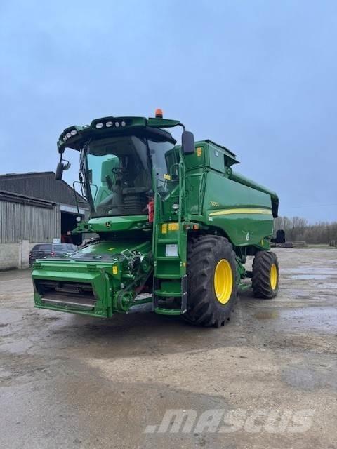 John Deere T670 Combine harvesters