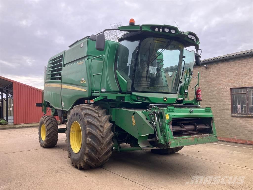 John Deere T670 HM Combine harvesters