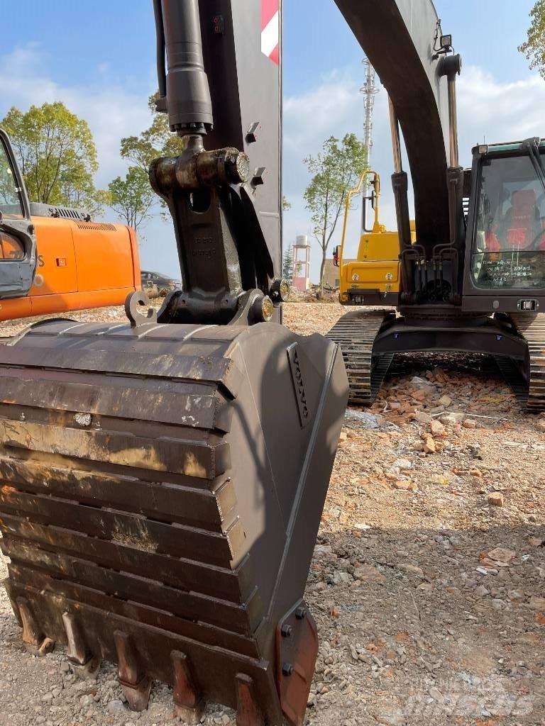 Volvo 220D Crawler excavators