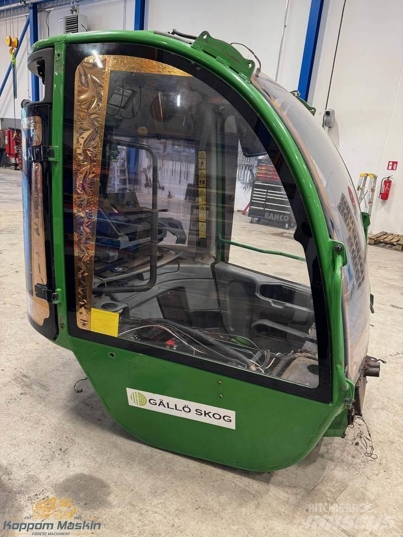 John Deere 1270E Cabins and interior