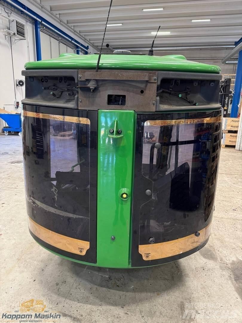 John Deere 1270E Cabins and interior