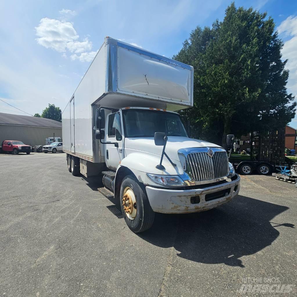 International 4400 Box body trucks
