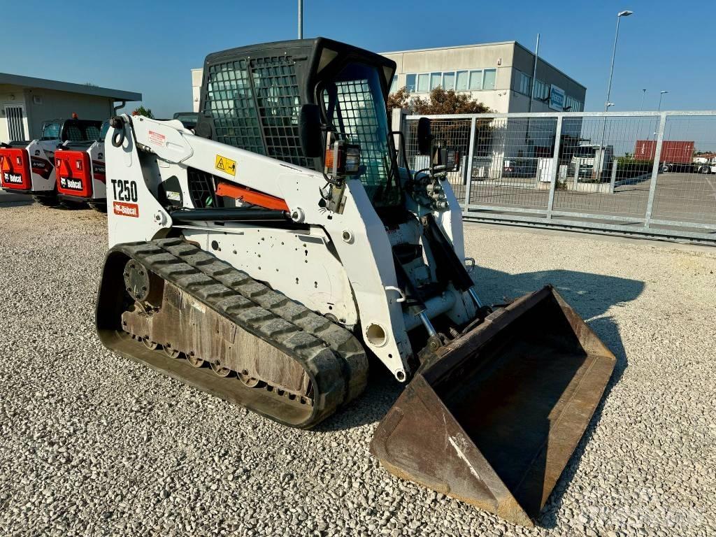 Bobcat T 250 Crawler loaders