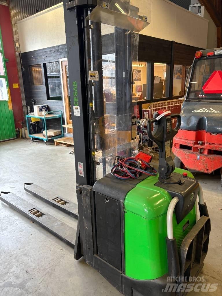 Cesab S316L Pedestrian stacker