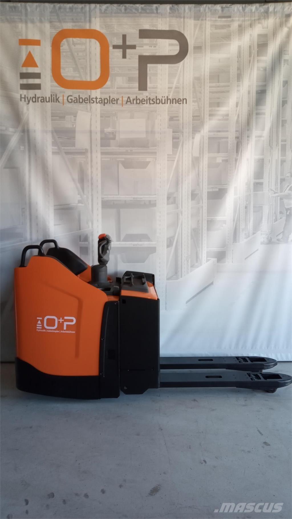 Toyota LPE 200 Pedestrian stacker