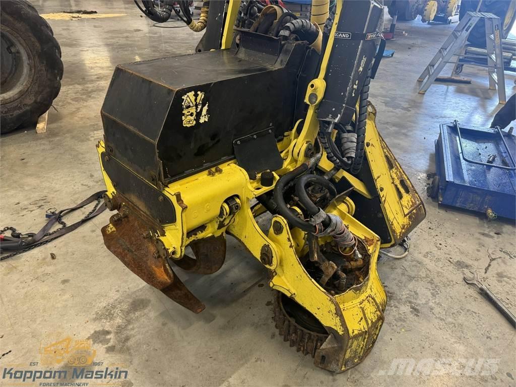 John Deere 415 Harvester heads