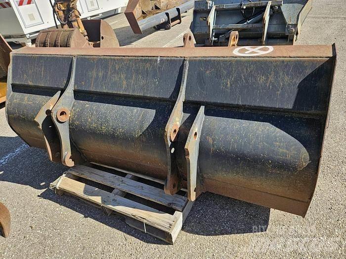 CAT 428d - Buckets