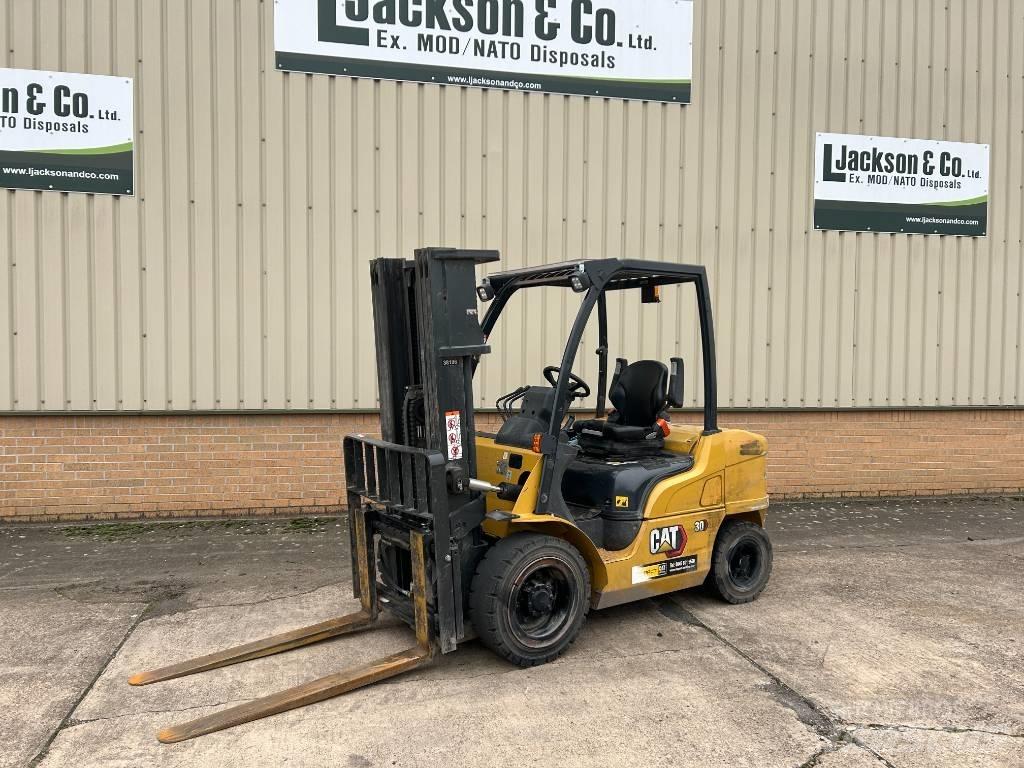 CAT DP 30 N Diesel trucks