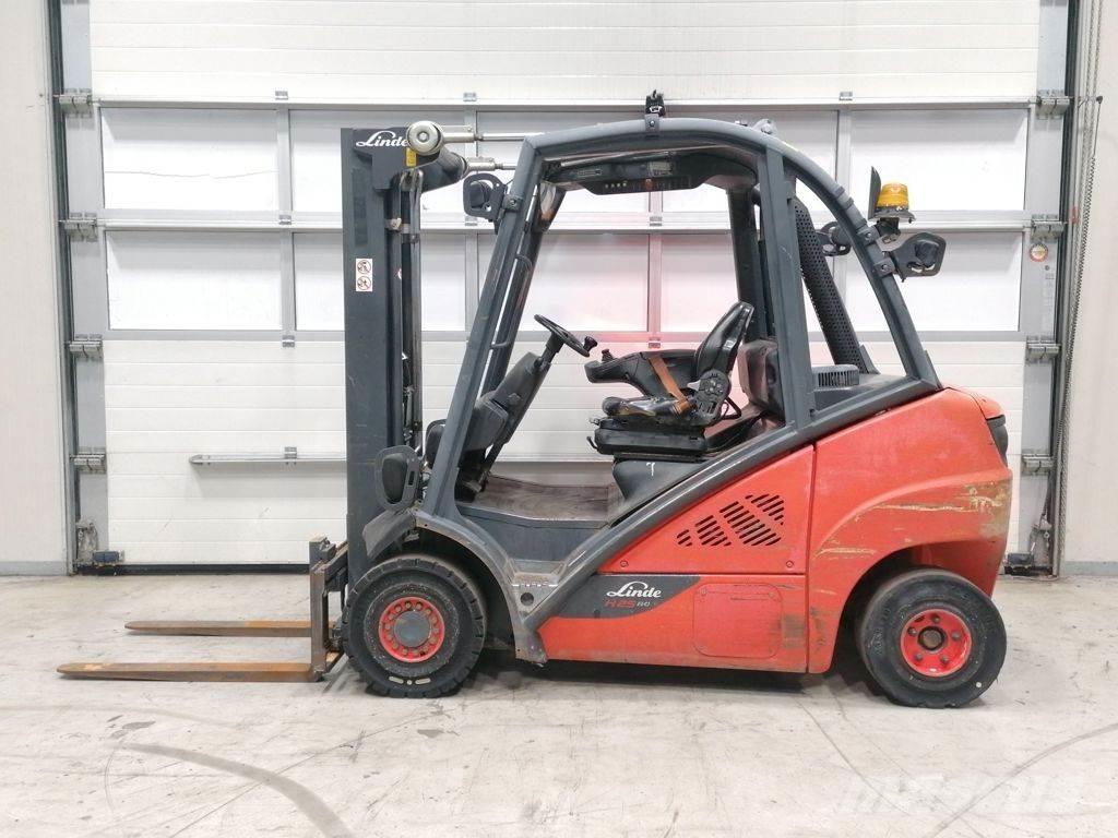 Linde H25D-02 Diesel trucks