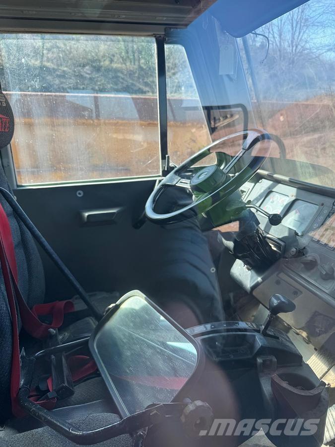 CAT 769D Cabins and interior