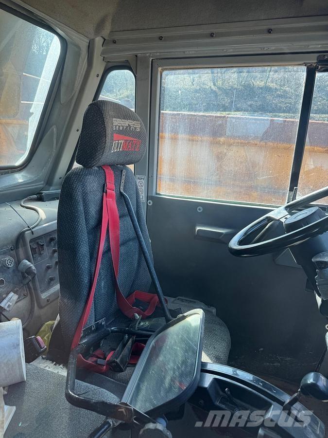 CAT 769D Cabins and interior