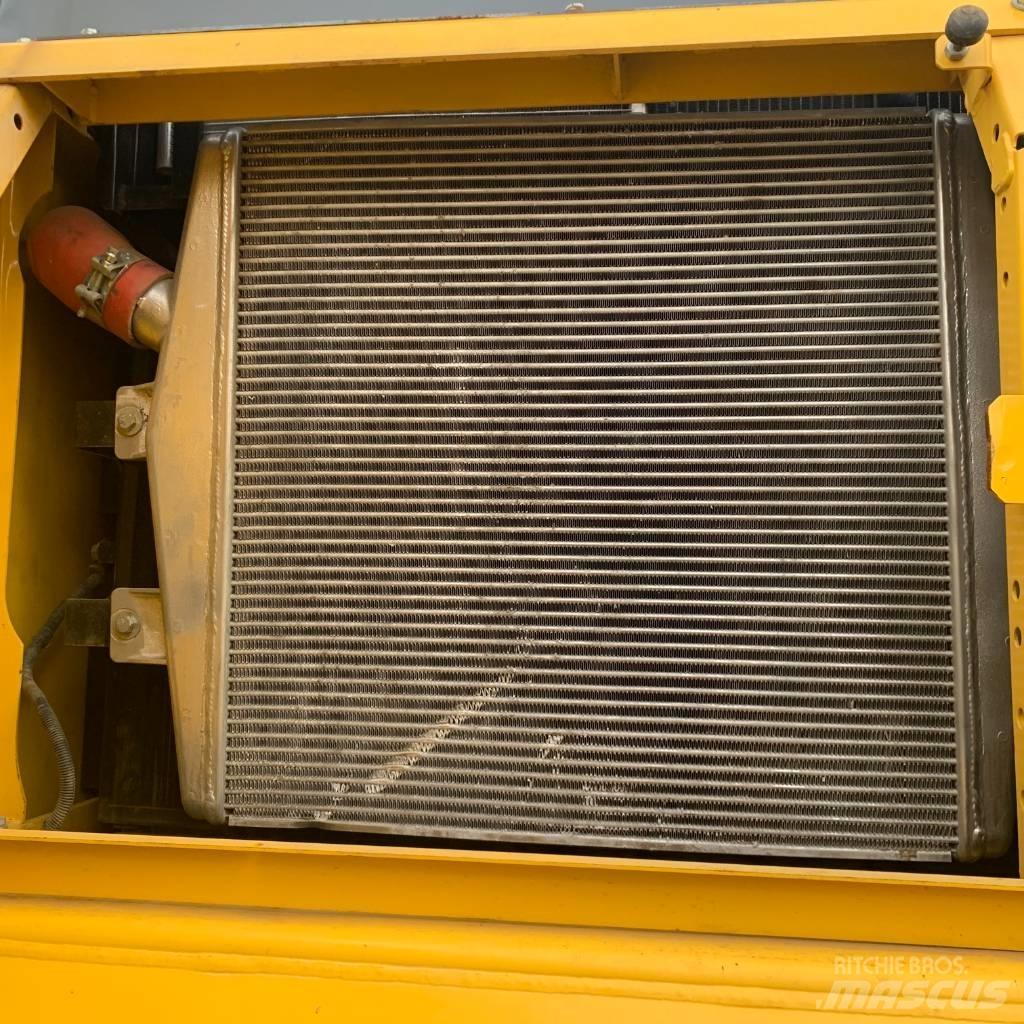 Komatsu PC450-8 Crawler excavators