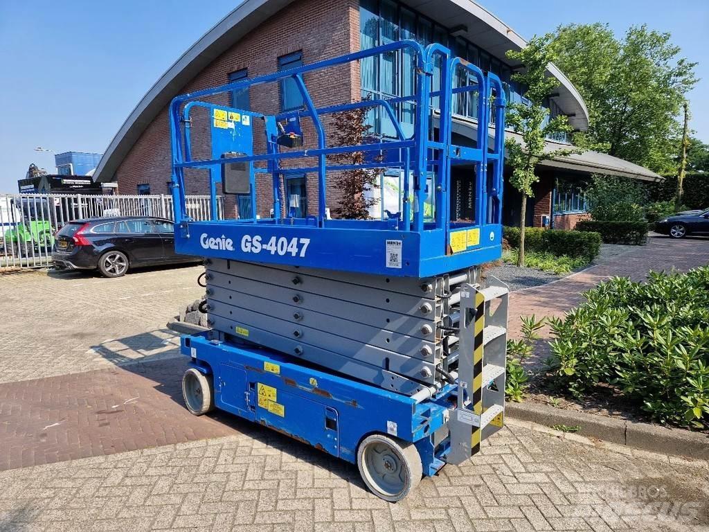 Genie GS-4047 Scissor lifts