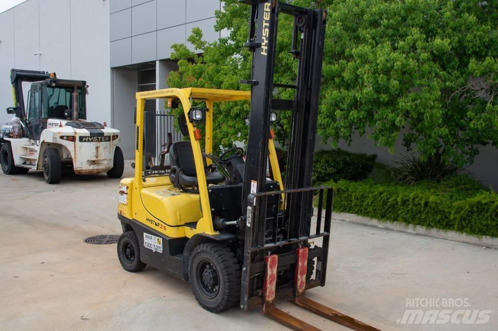 Hyster H2.5XT LPG trucks