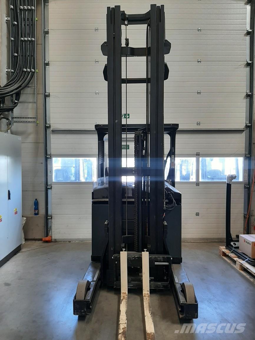 Yale MR16H Reach trucks