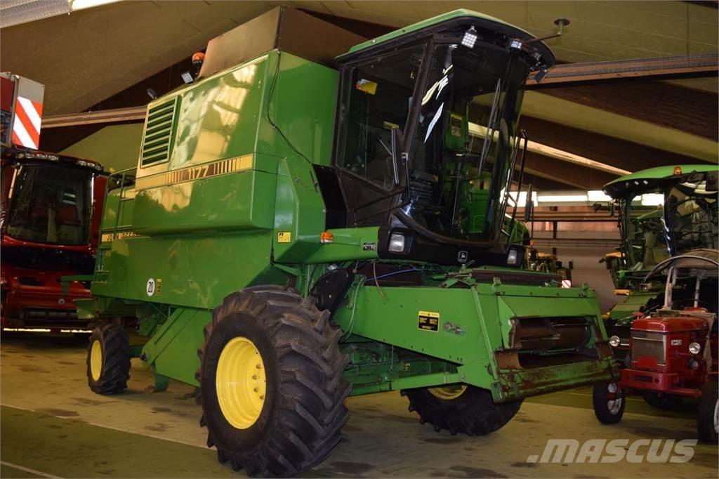 John Deere 1177 Combine harvesters