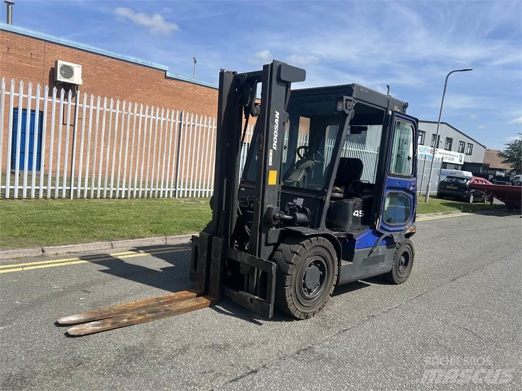 Doosan D45SC-5 Diesel trucks