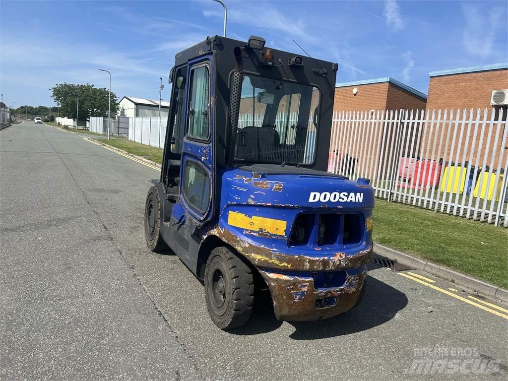 Doosan D45SC-5 Diesel trucks