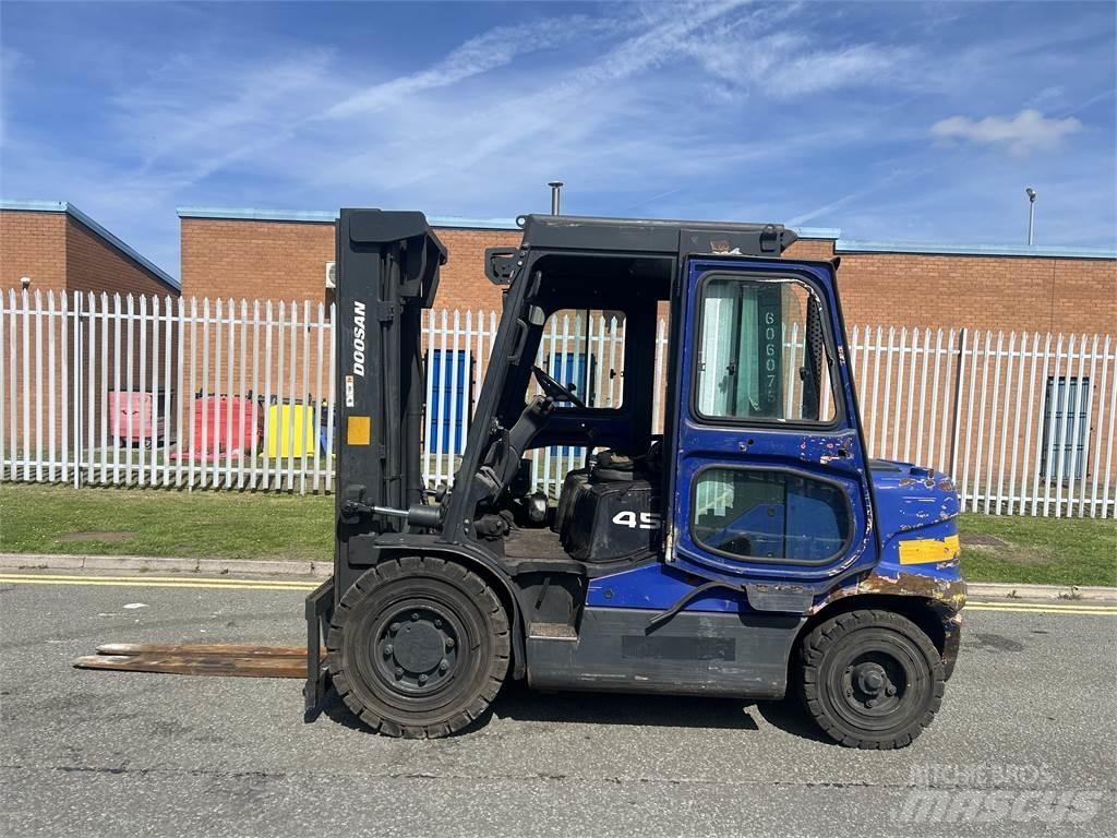 Doosan D45SC-5 Diesel trucks