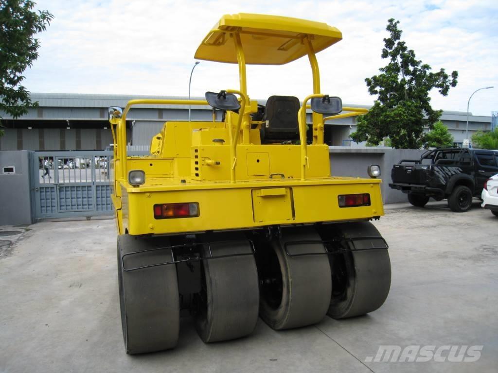Sakai TZ 701 Pneumatic tired rollers