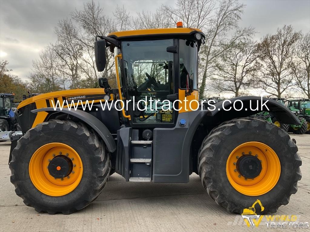 JCB Fastrac 4220 Tractors