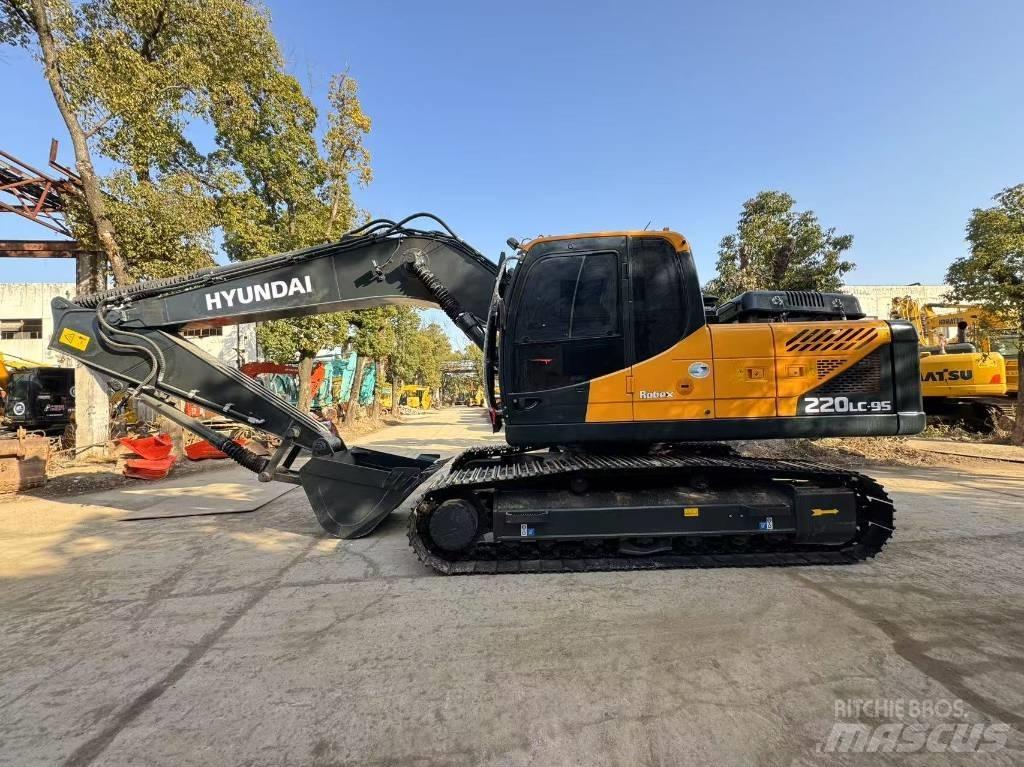 Hyundai 220lc Crawler excavators