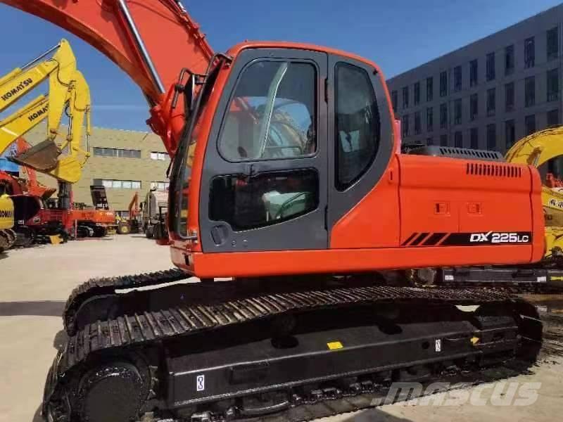 Doosan DX 225 Crawler excavators