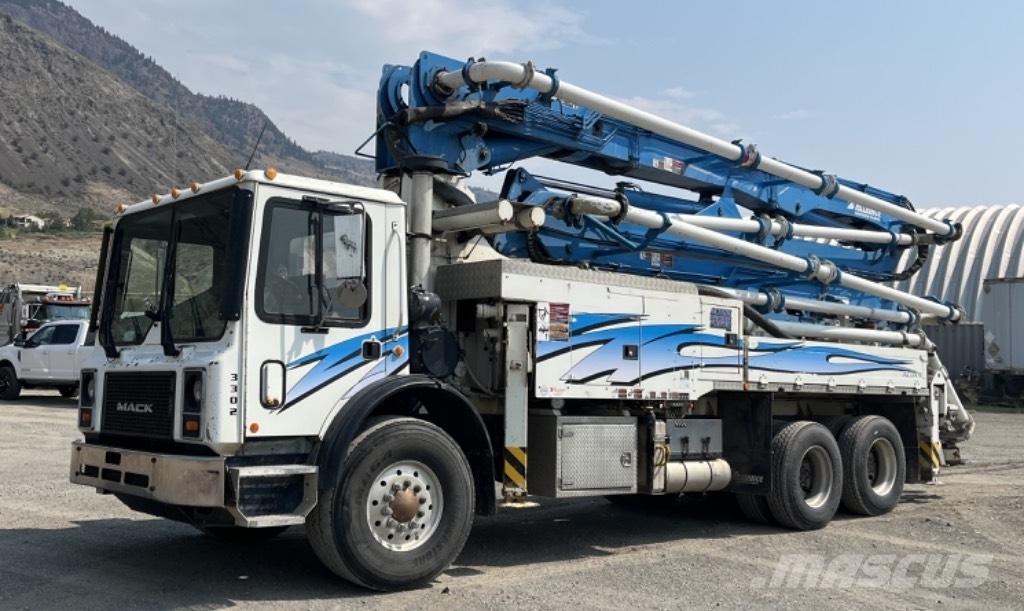 Alliance 33M (#1029) Concrete pump trucks