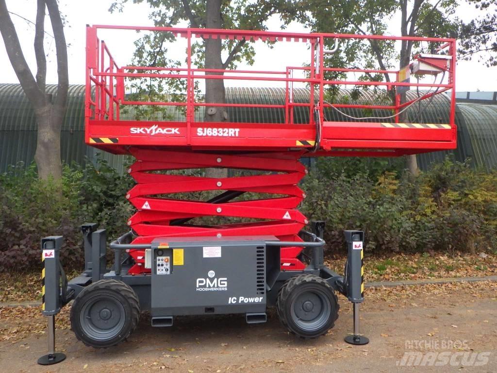 SkyJack SJ6832RT Scissor lifts