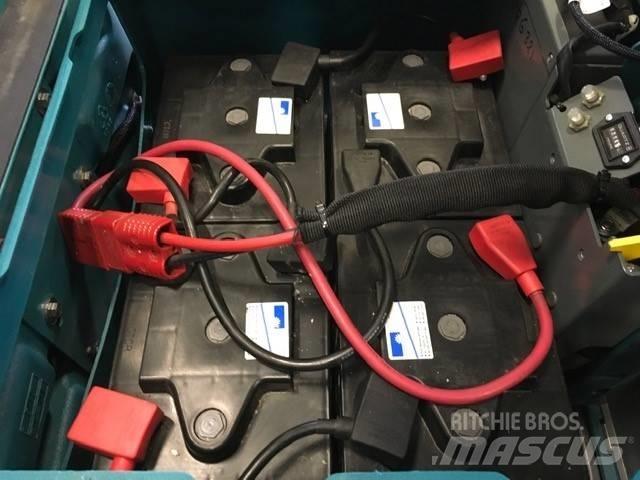 Tennant T 7 + Combination sweeper scrubbers
