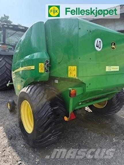John Deere F440R Round balers