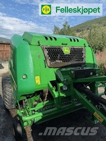 John Deere F440R Round balers